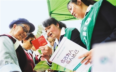 在服務(wù)經(jīng)濟(jì)社會(huì)發(fā)展大局中找準(zhǔn)定位 中國(guó)人壽重振再出發(fā)的社會(huì)經(jīng)濟(jì)咨詢服務(wù)